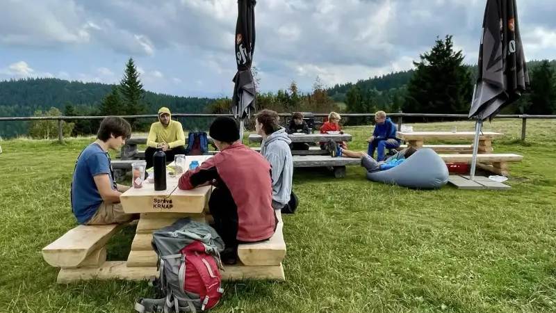Českobudějovické waldorfské lyceum podporuje své středoškoláky během studia řadou praktik, studijních cest a mimoškolních projektů.